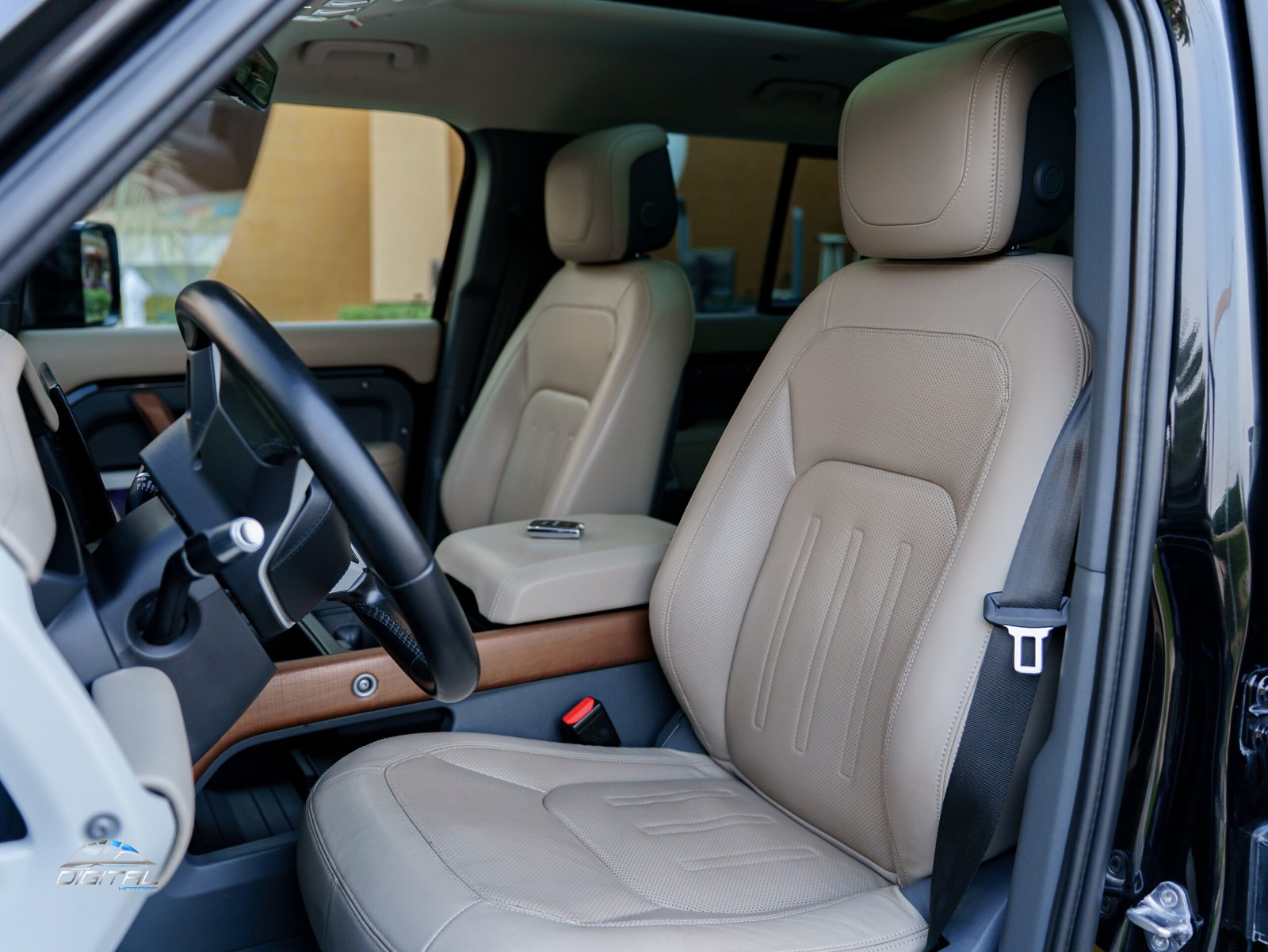 
								Land Rover Defender 110 HSE full									