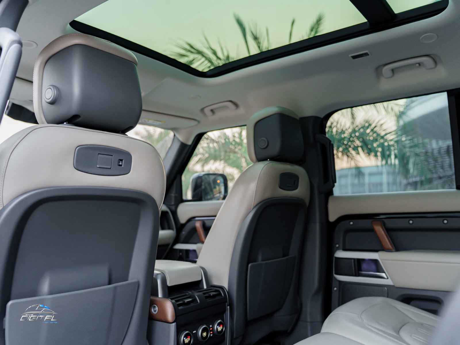 
								Land Rover Defender 110 HSE full									