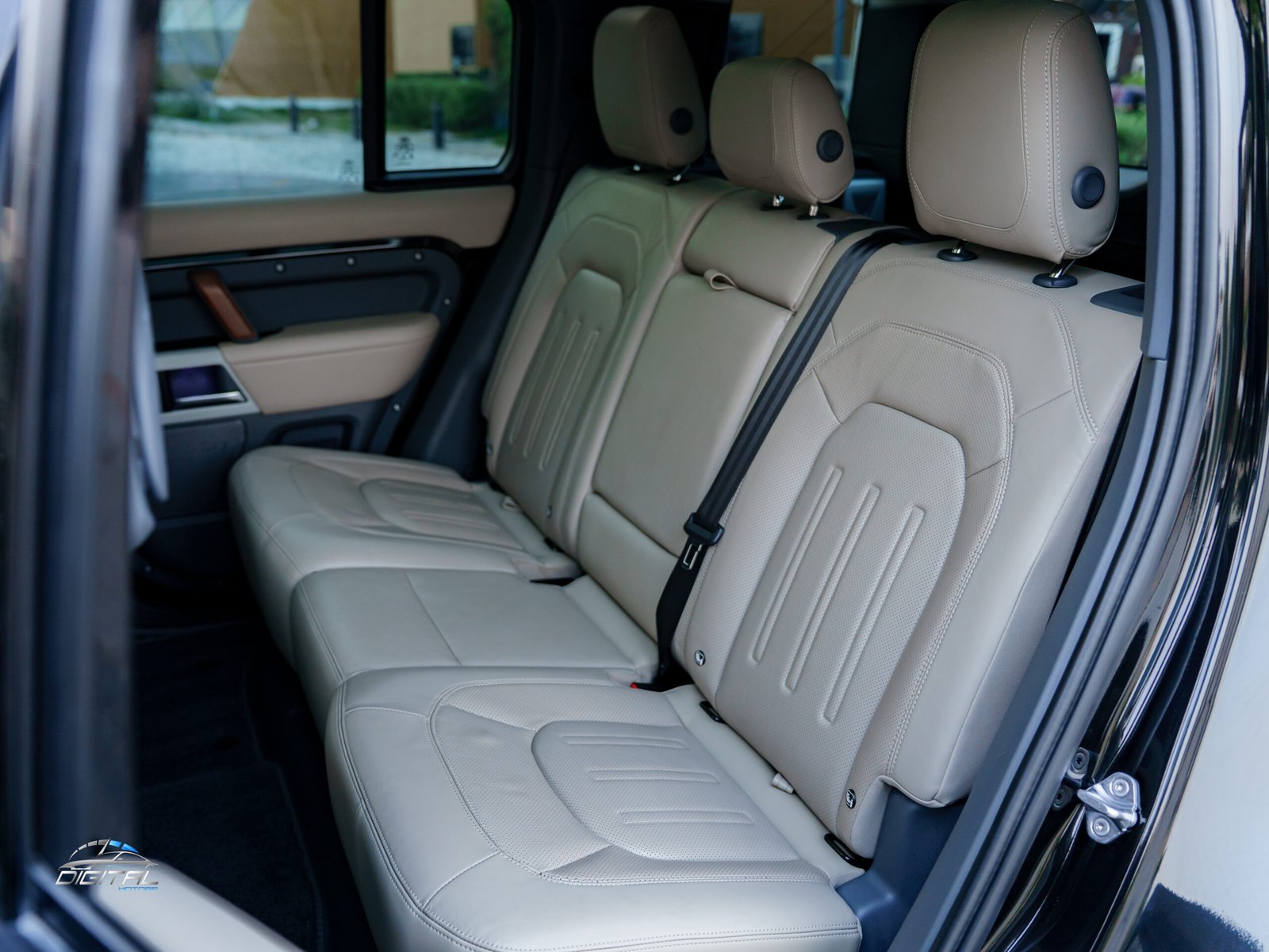 
								Land Rover Defender 110 HSE full									