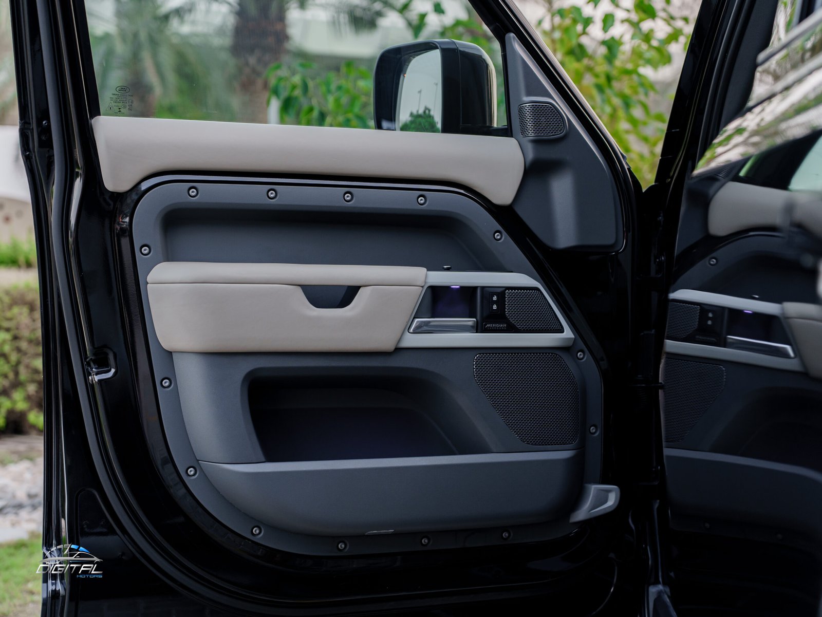 
								Land Rover Defender 110 HSE full									