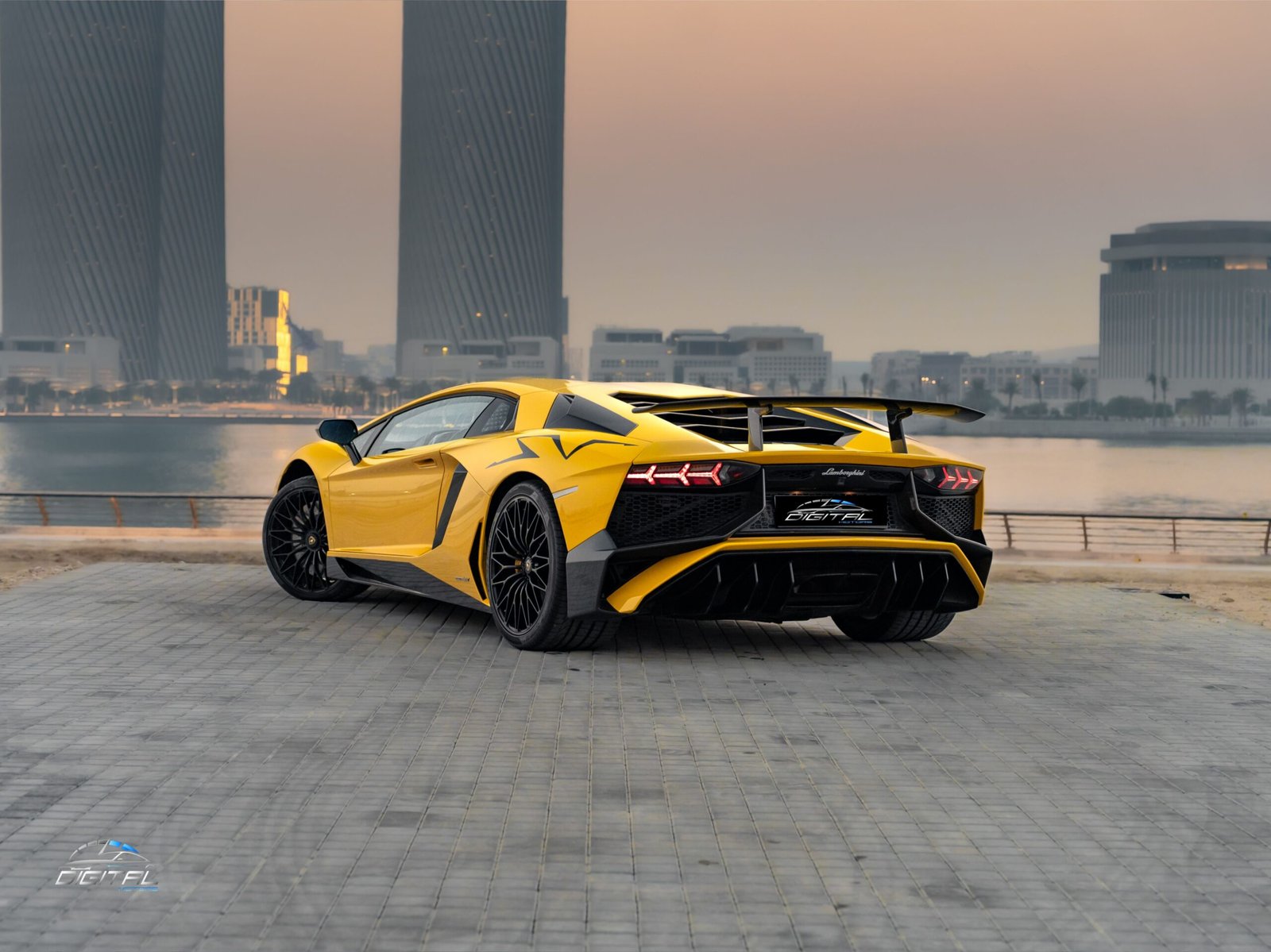 
								Lamborghini Aventador full									