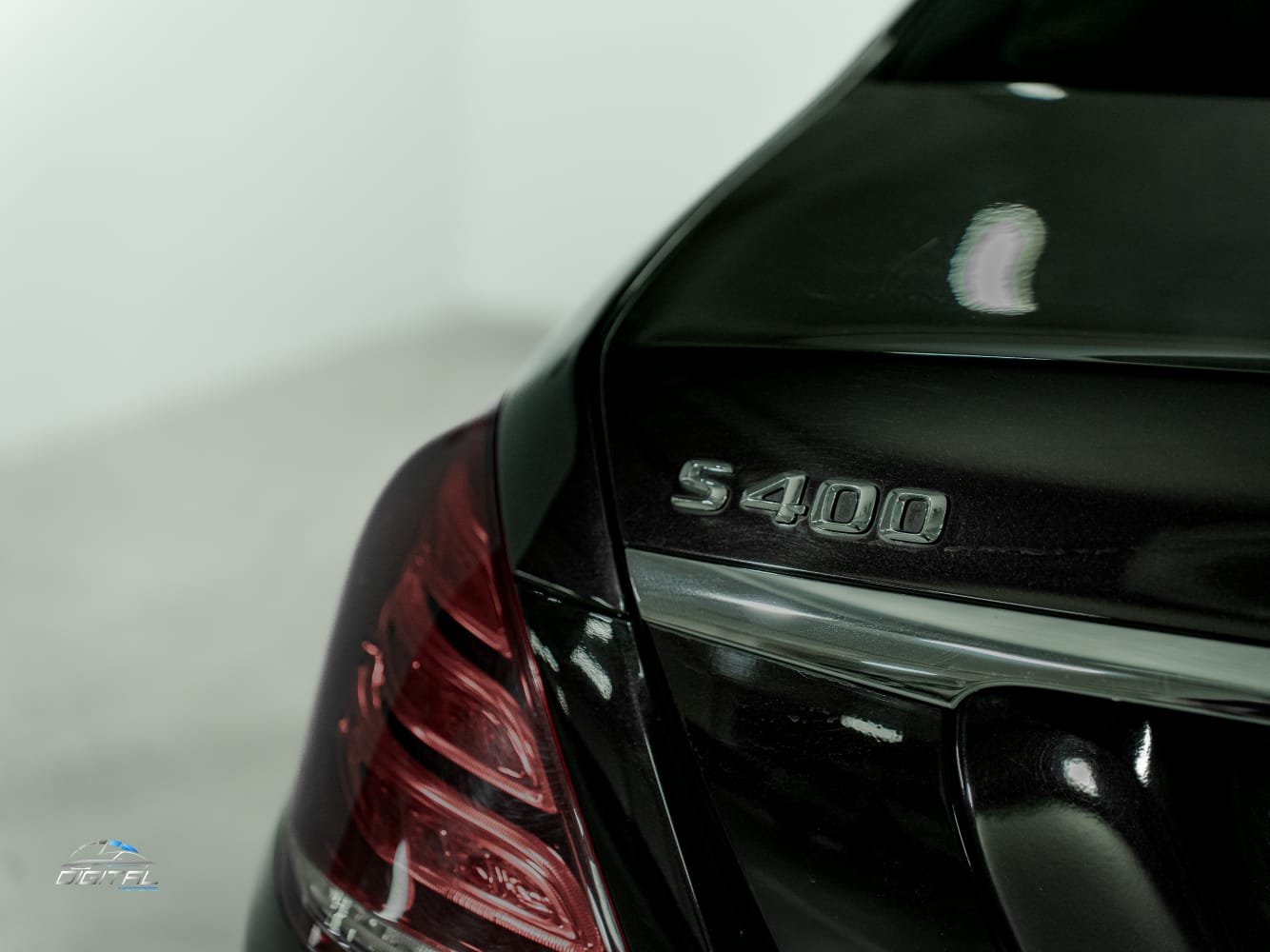 
								Mercedes Benz S-Class 400 full									