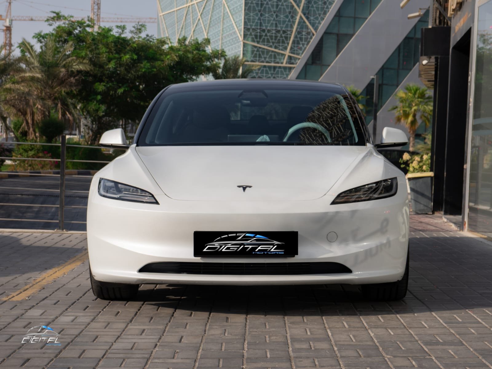 
								Tesla Model 3 full									