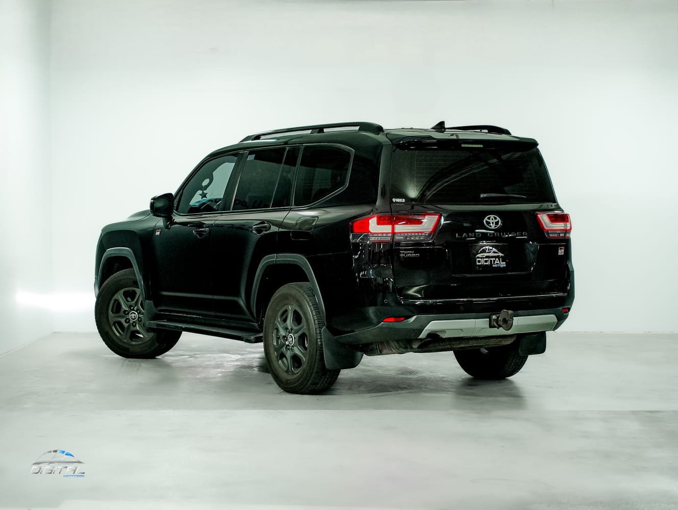 
								Toyota Land Cruiser GR Sport Twin Turbo full									