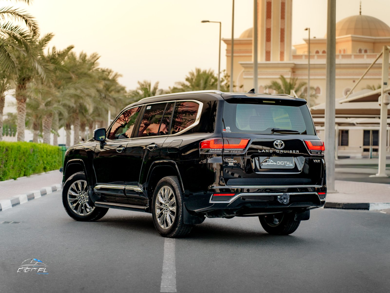 
								Toyota Land Cruiser VXR Twin Turbo full									