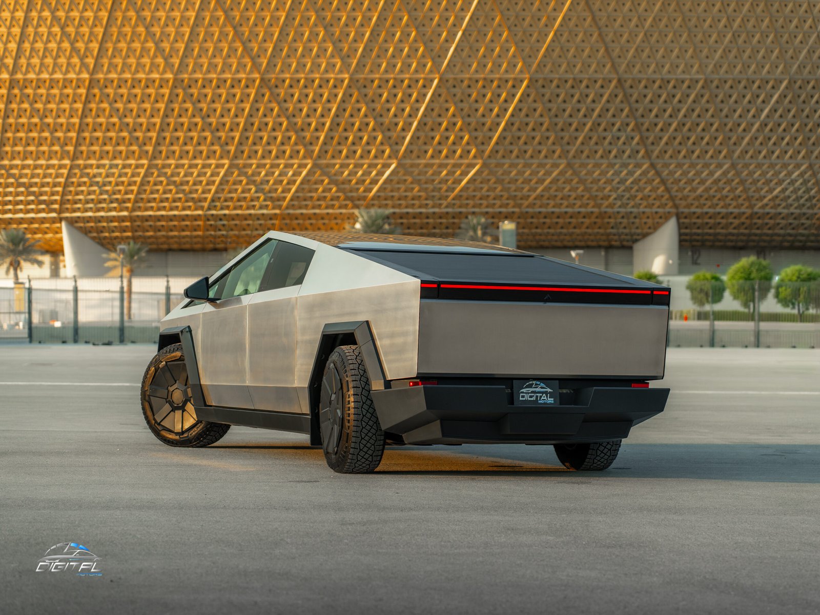 
								Tesla Cybertruck full									