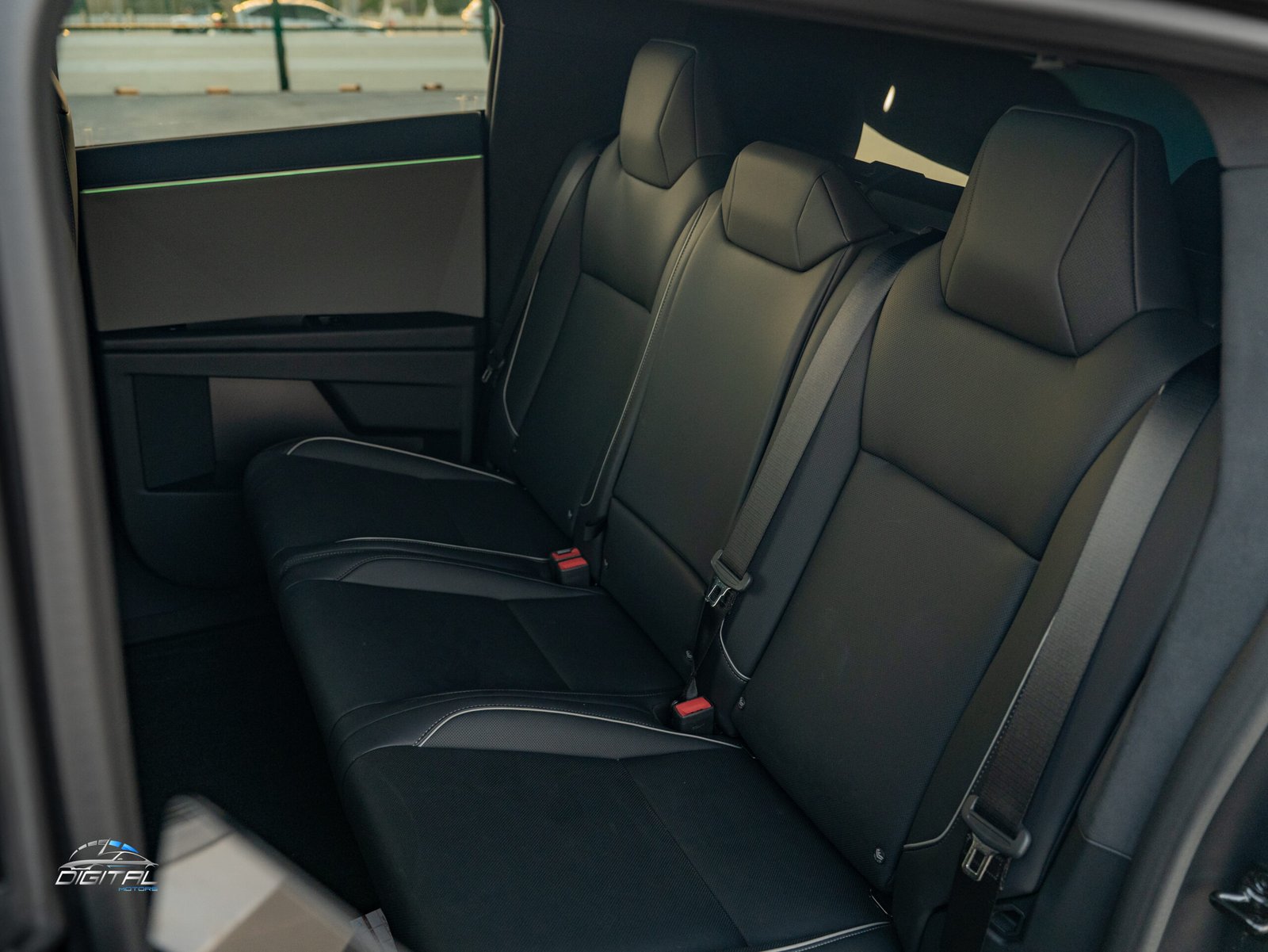 
								Tesla Cybertruck full									