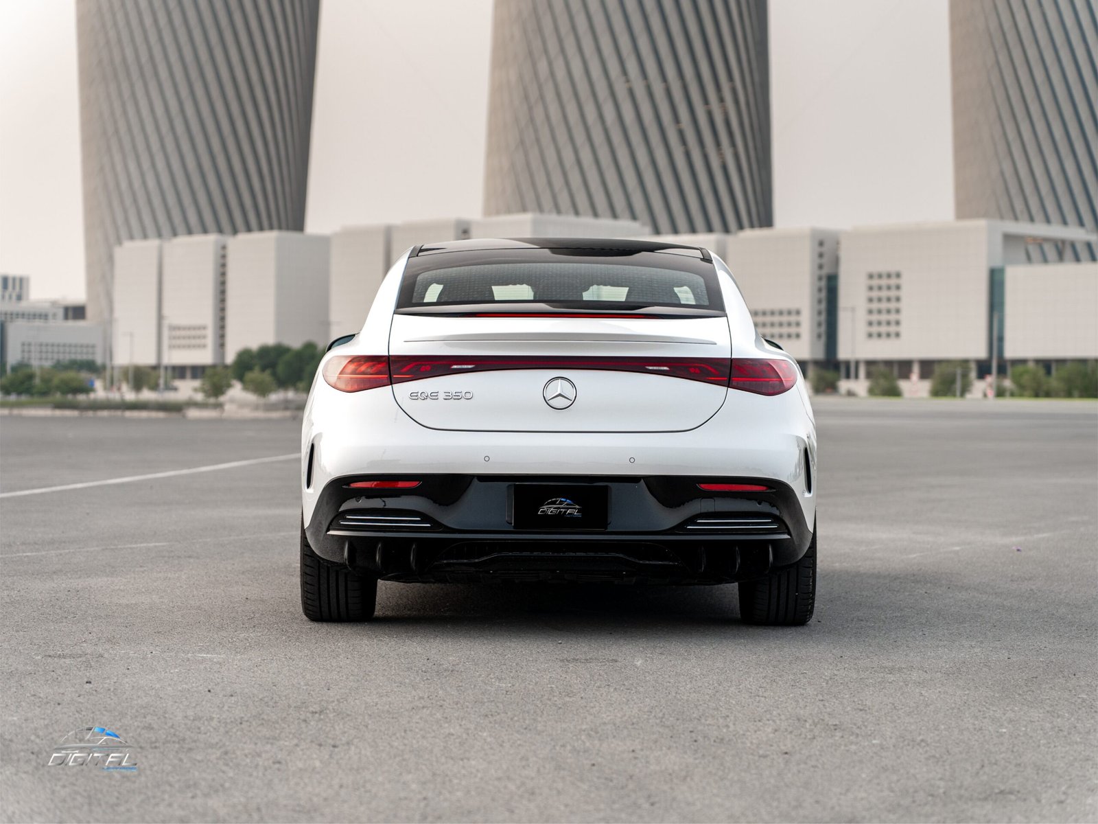 
								Mercedes-Benz EQE 350 full									