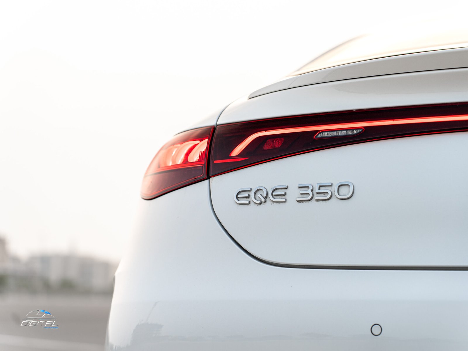 
								Mercedes-Benz EQE 350 full									