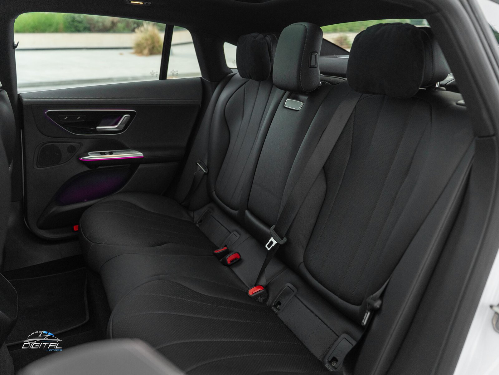 
								Mercedes-Benz EQE 350 full									