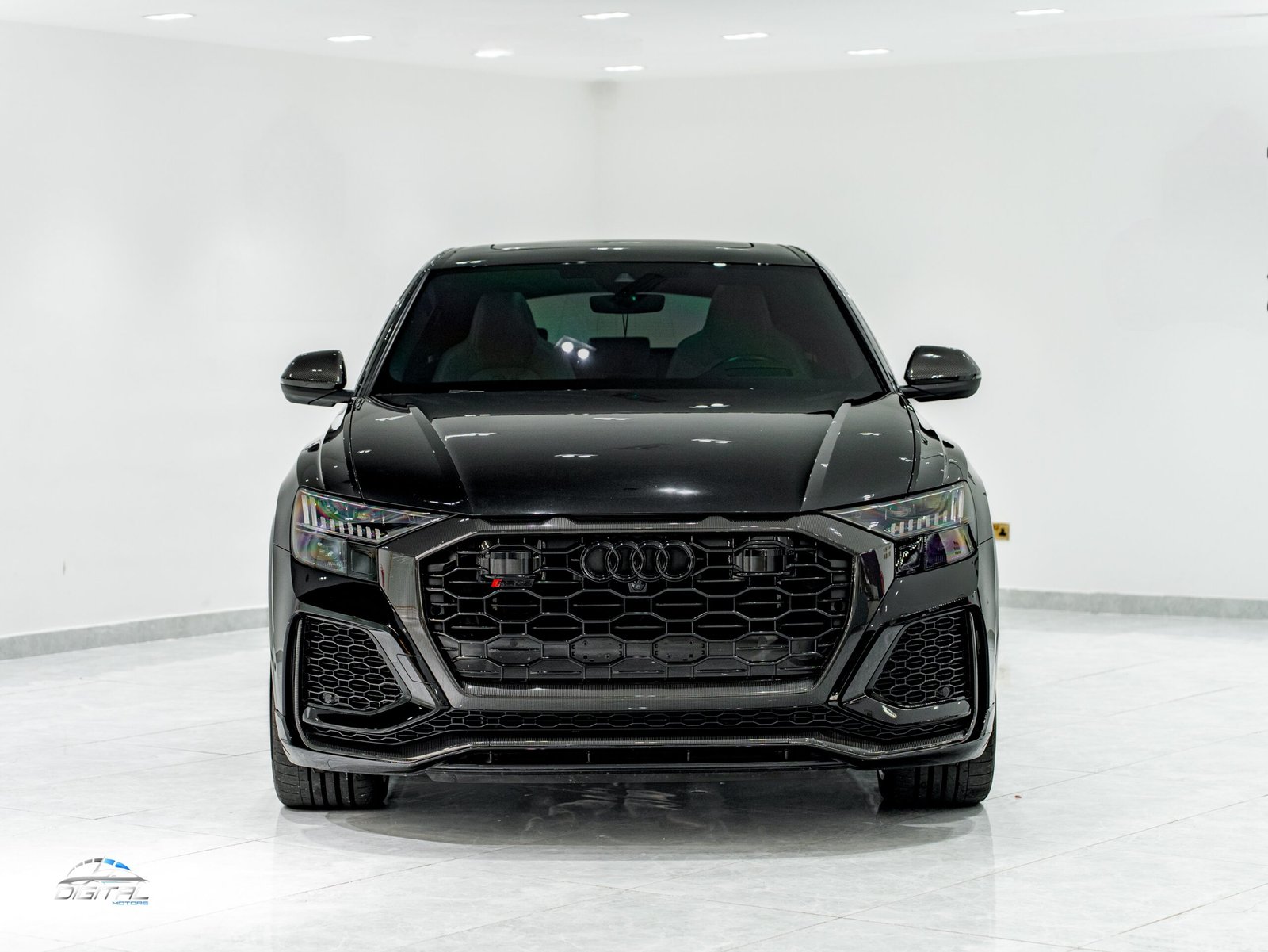 
								Audi Q8 RS full									