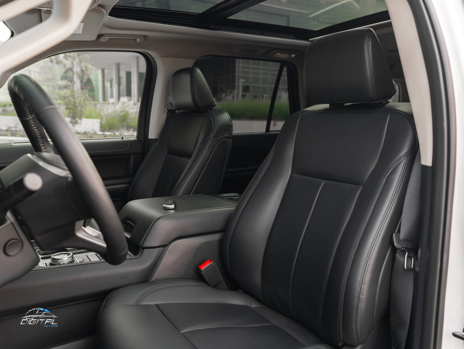 
								Ford Expedition XLT full									