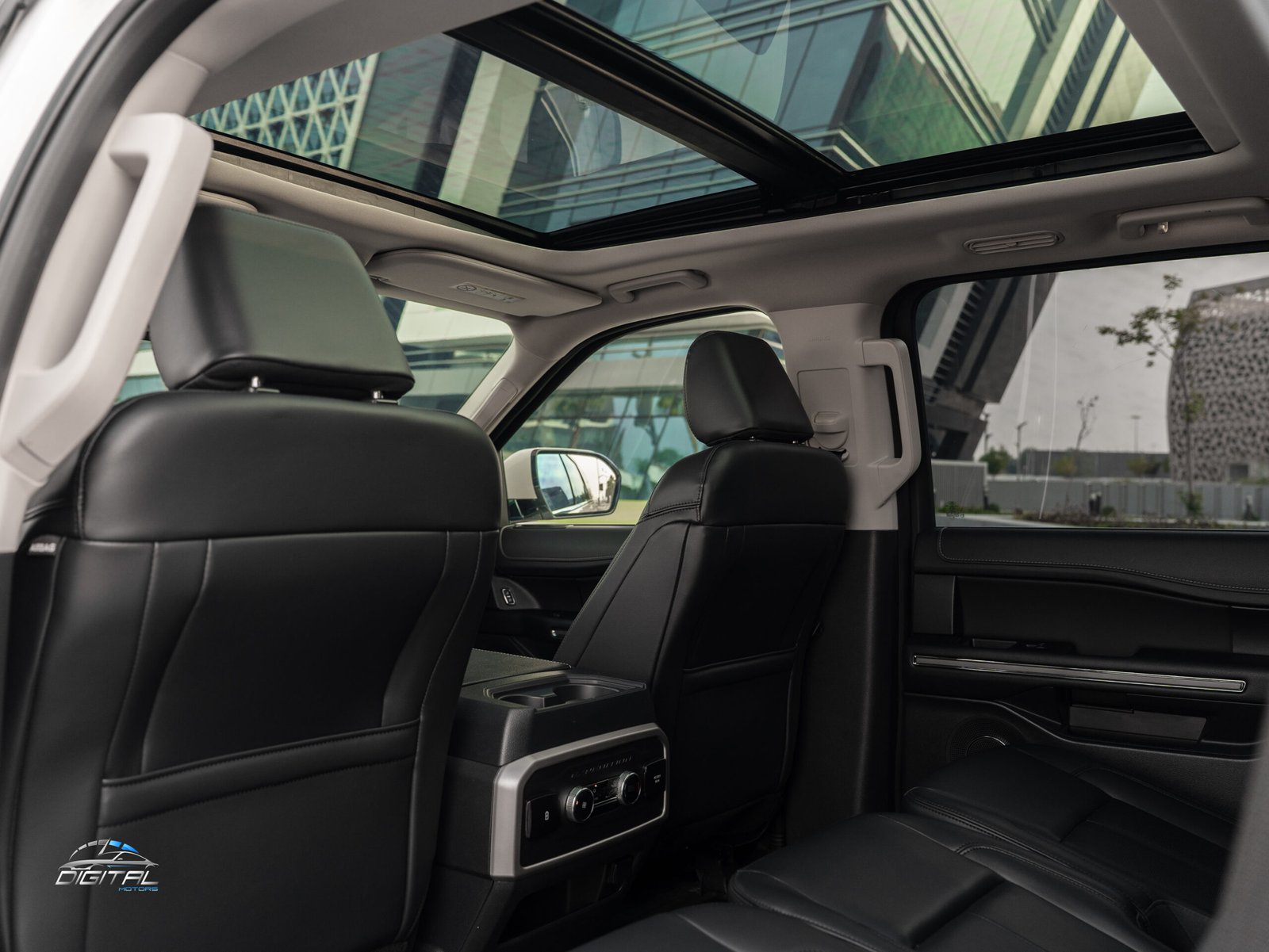 
								Ford Expedition XLT full									