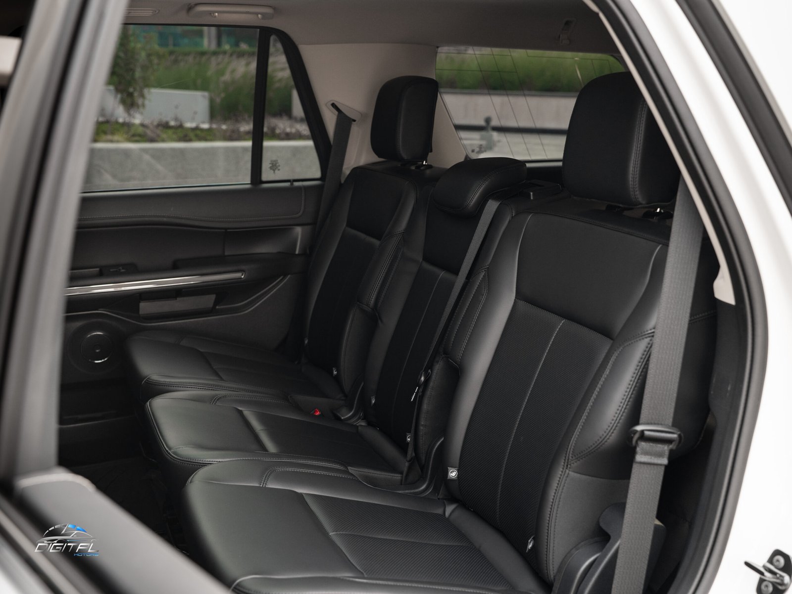 
								Ford Expedition XLT full									