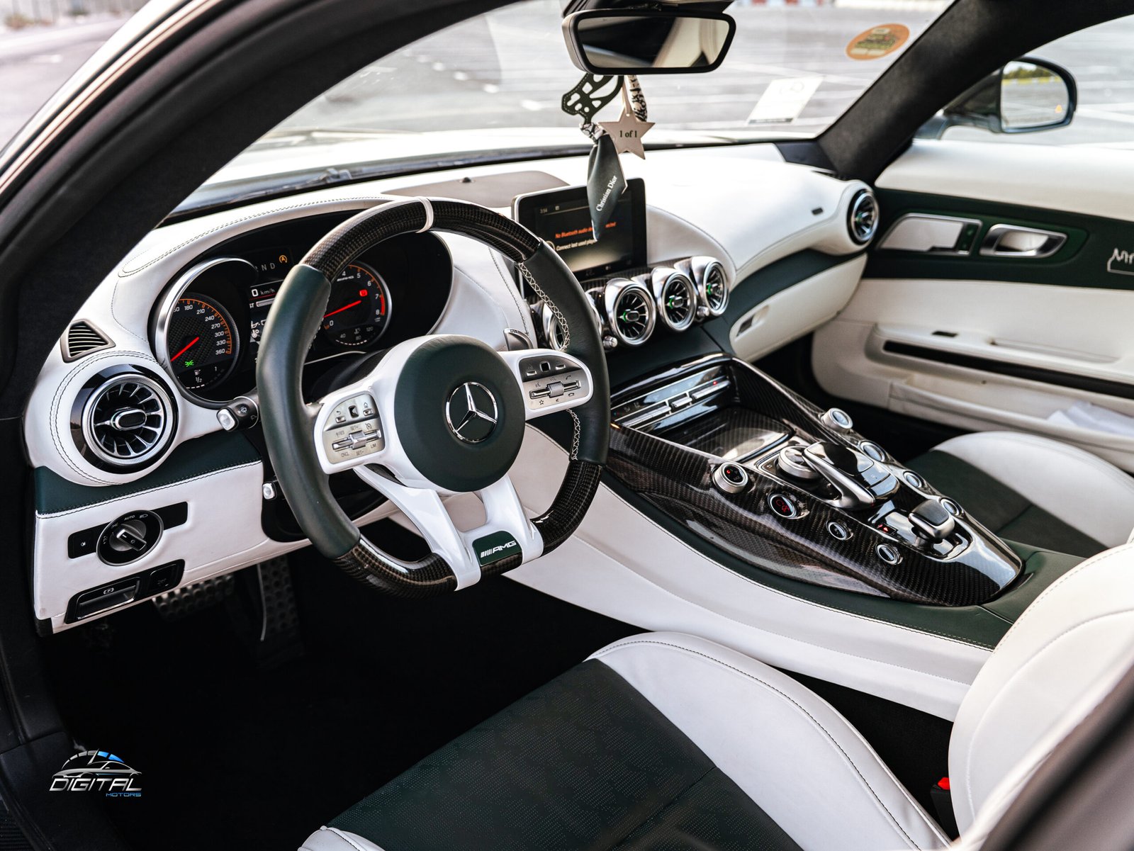 
								Mercedes Benz GTS AMG full									