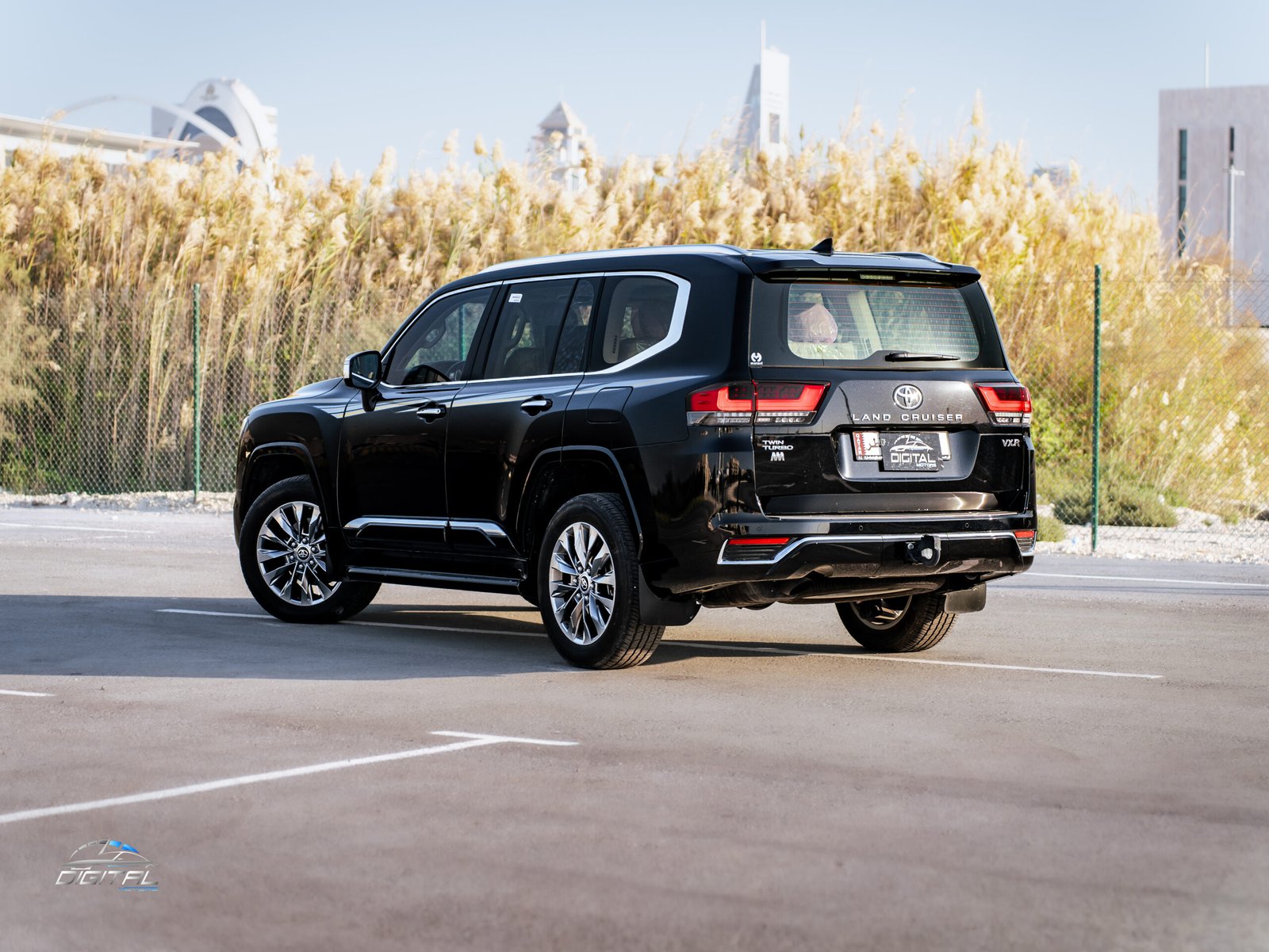 
								Toyota Land Cruiser VXR Twin Turbo full									