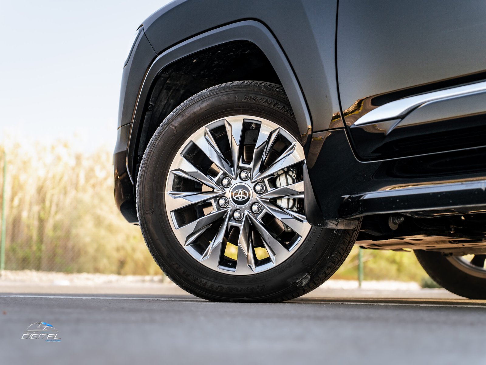 
								Toyota Land Cruiser VXR Twin Turbo full									