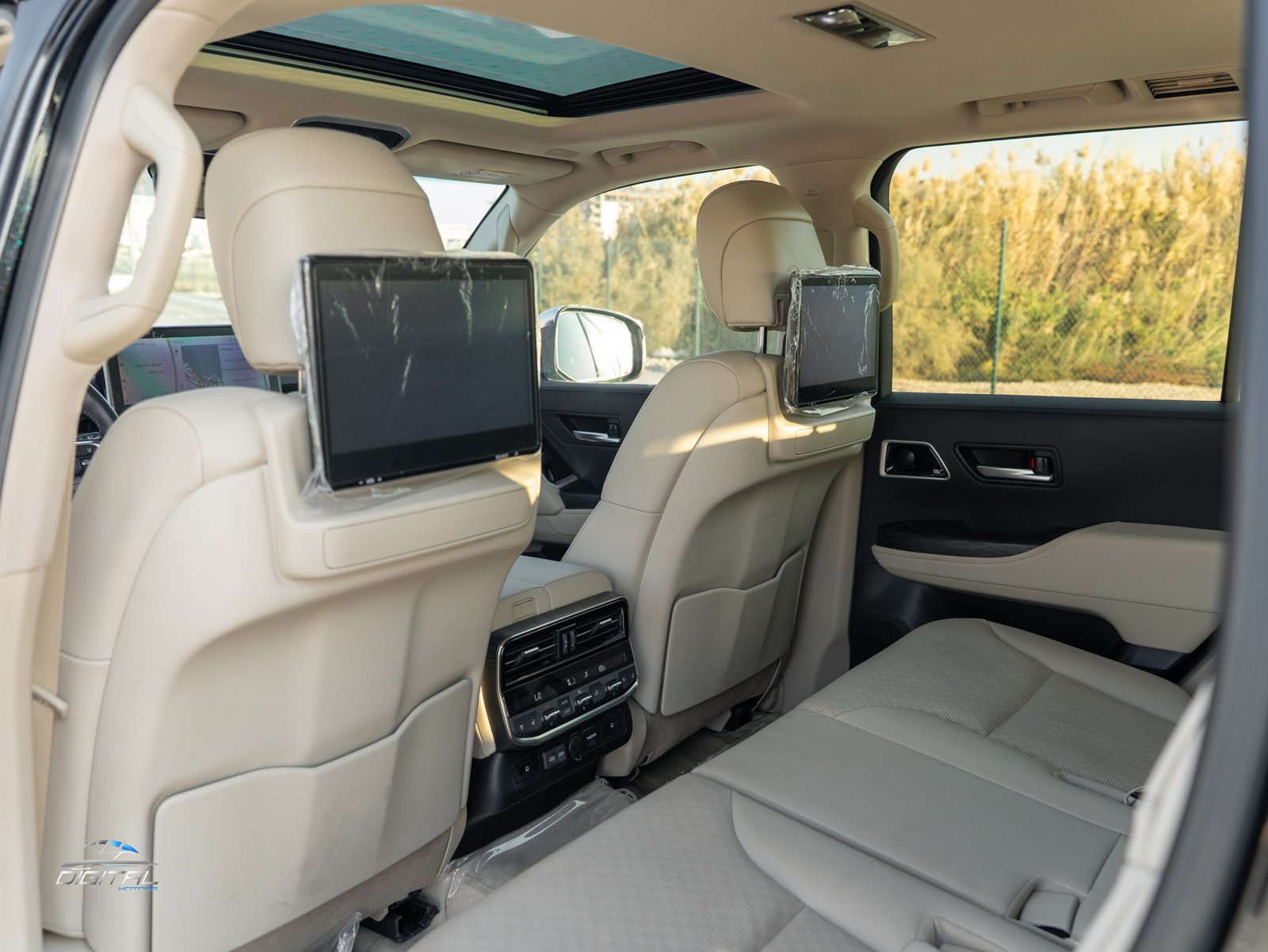 
								Toyota Land Cruiser VXR Twin Turbo full									