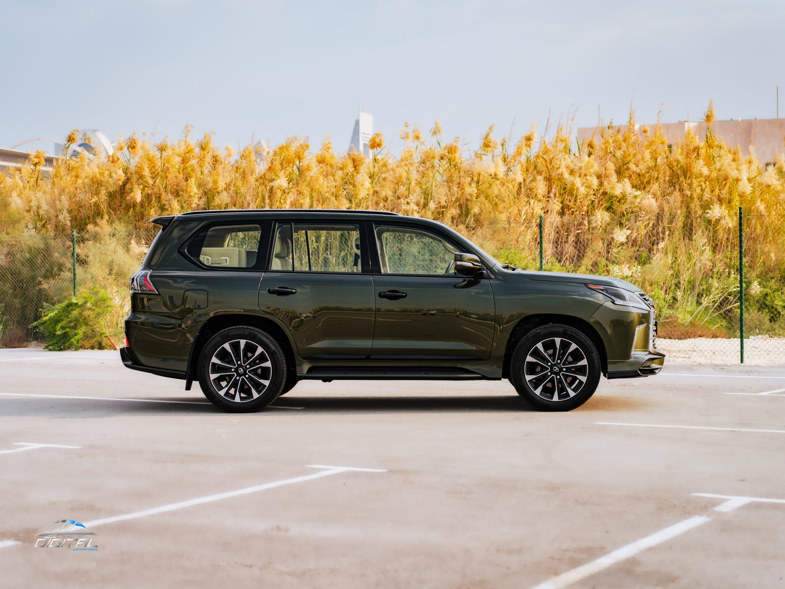 
								Lexus LX 570 S Black Edition full									