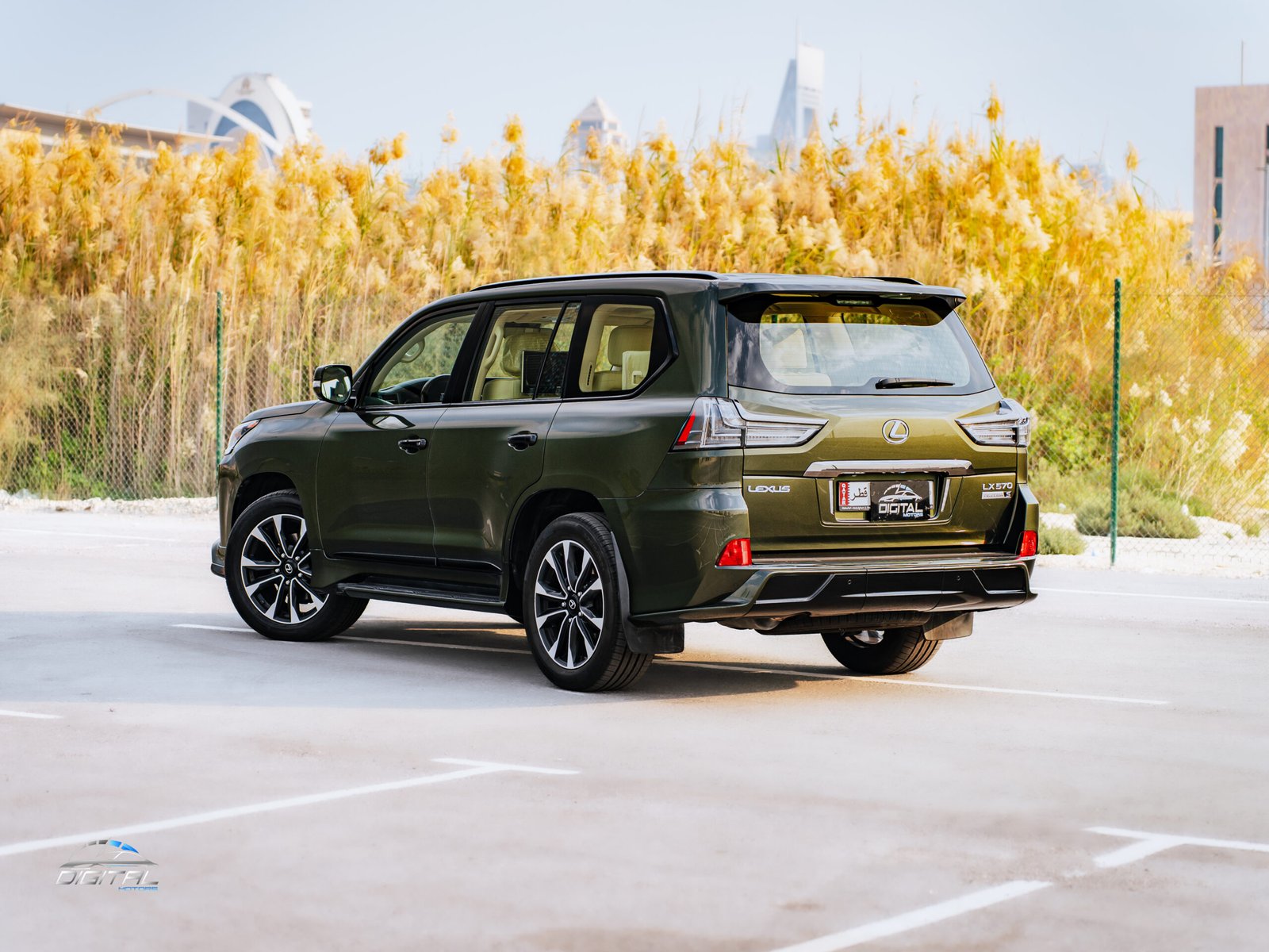 
								Lexus LX 570 S Black Edition full									