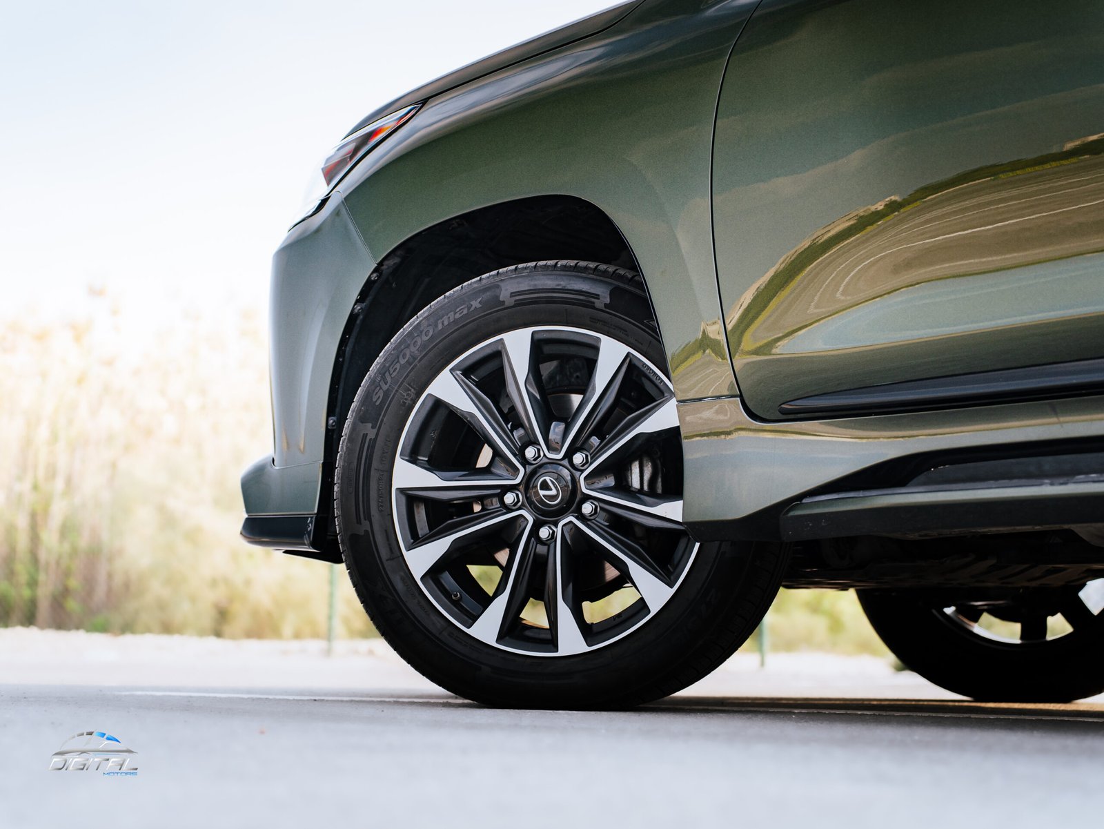 
								Lexus LX 570 S Black Edition full									