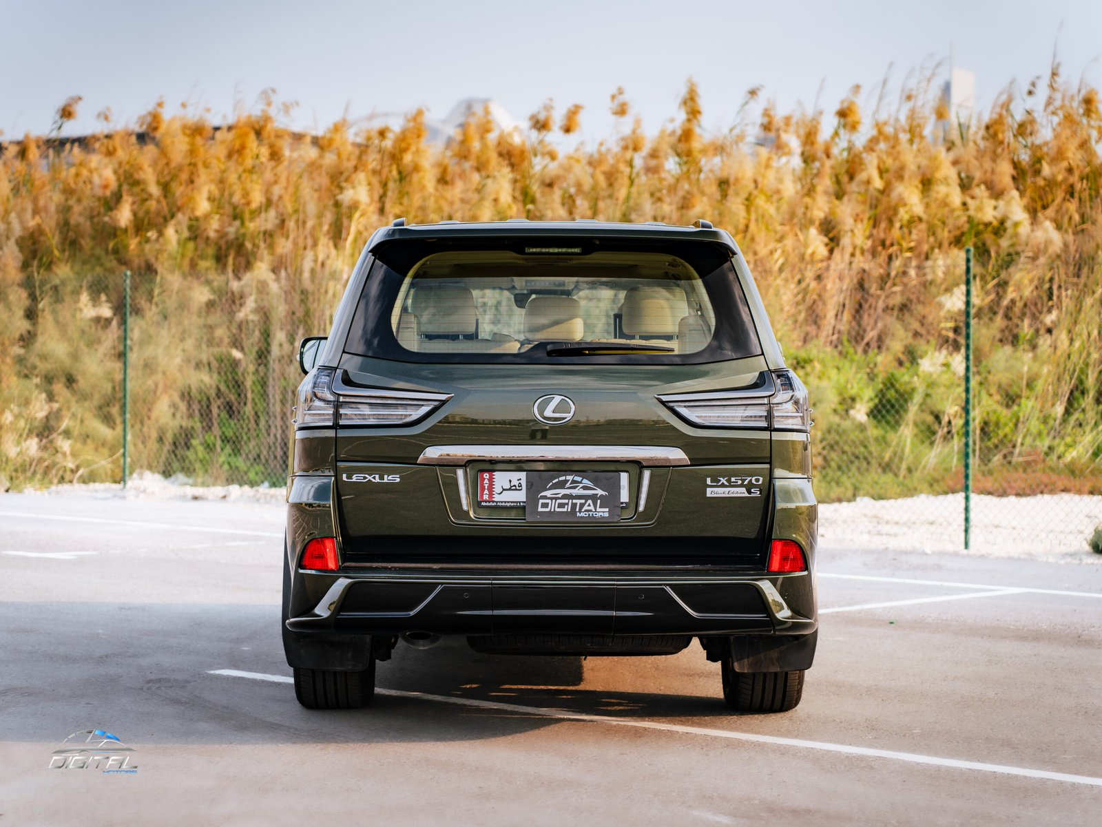 
								Lexus LX 570 S Black Edition full									