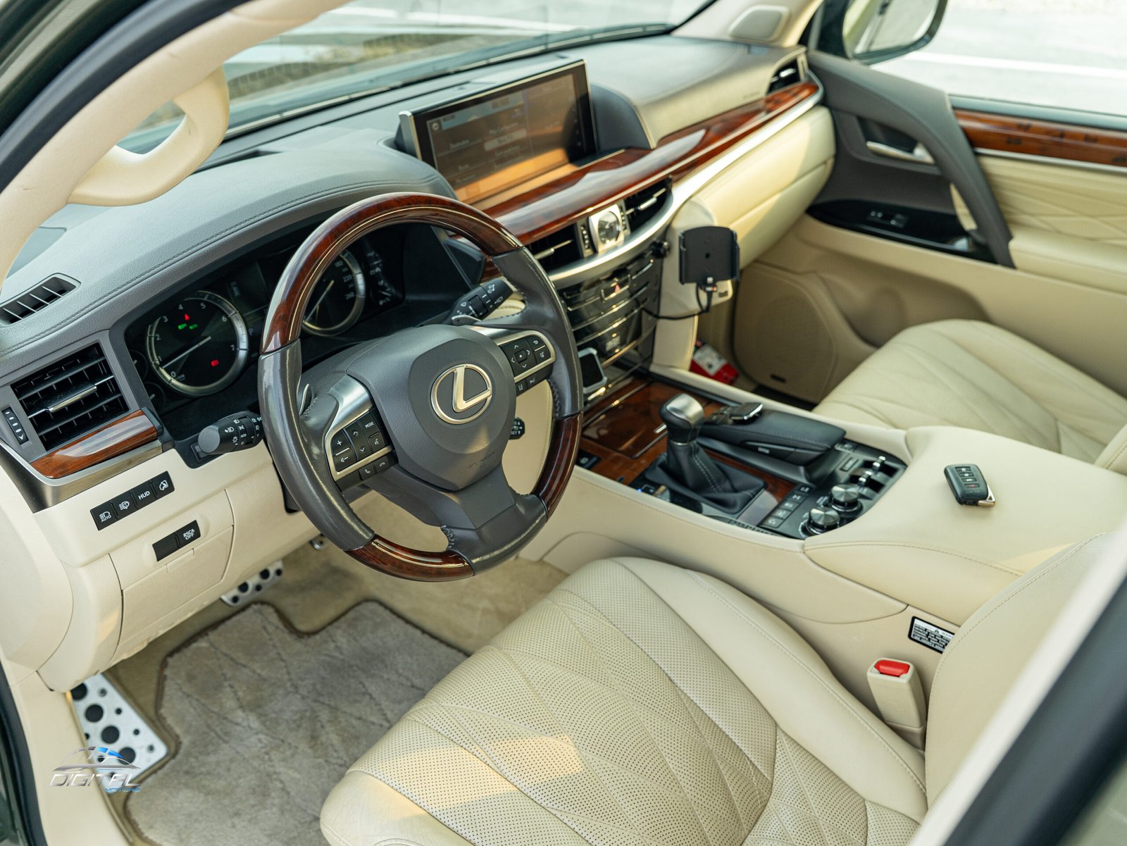 
								Lexus LX 570 S Black Edition full									