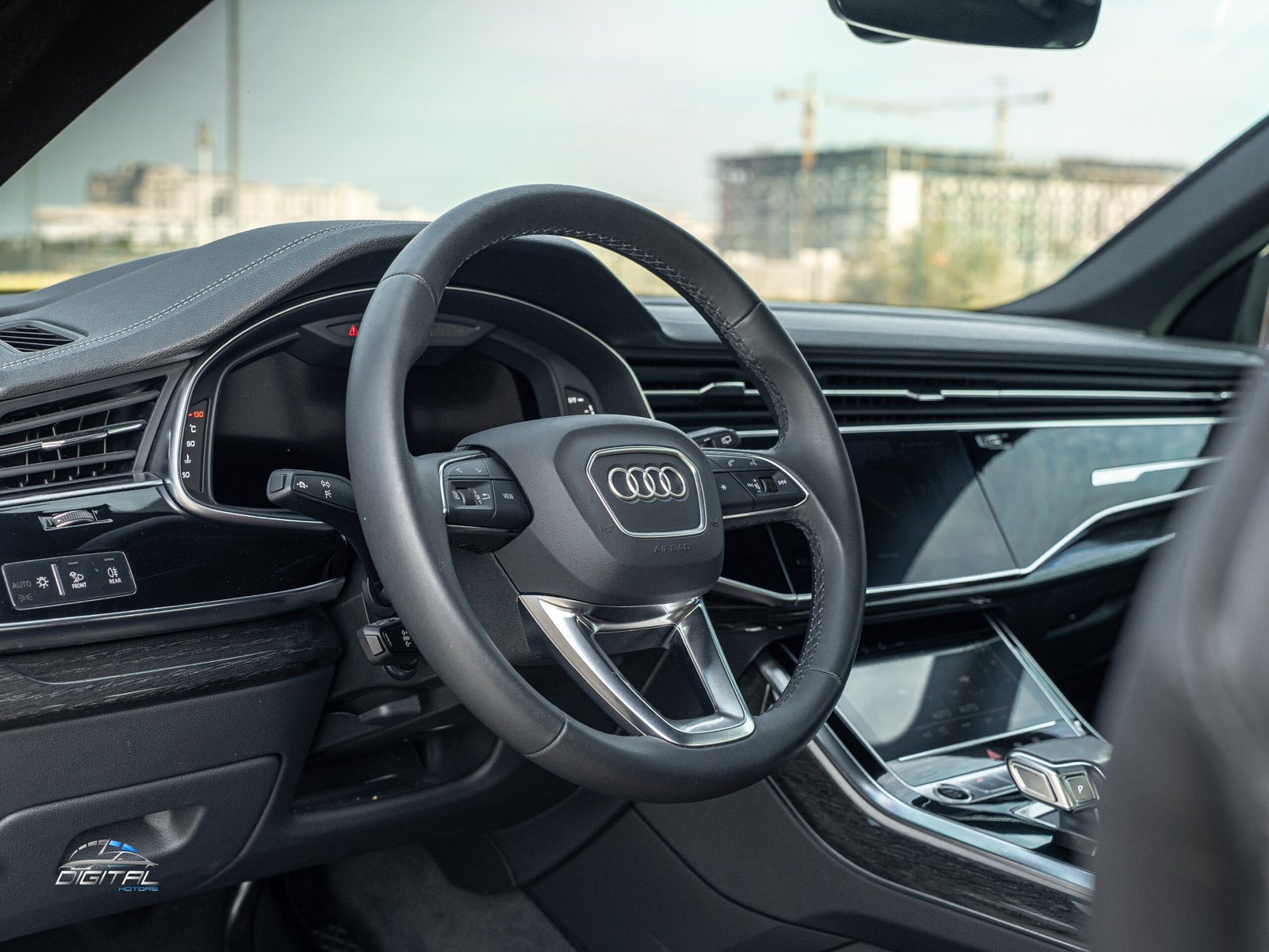 
								Audi Q8 TFSI Quattro full									