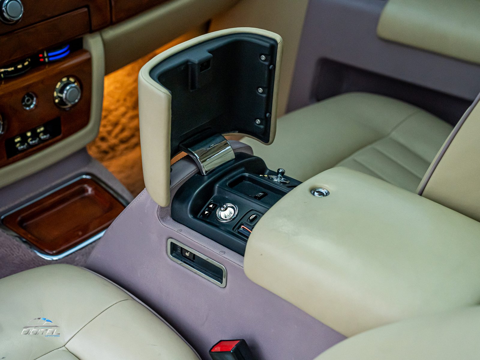 
								Rolls-Royce Phantom full									