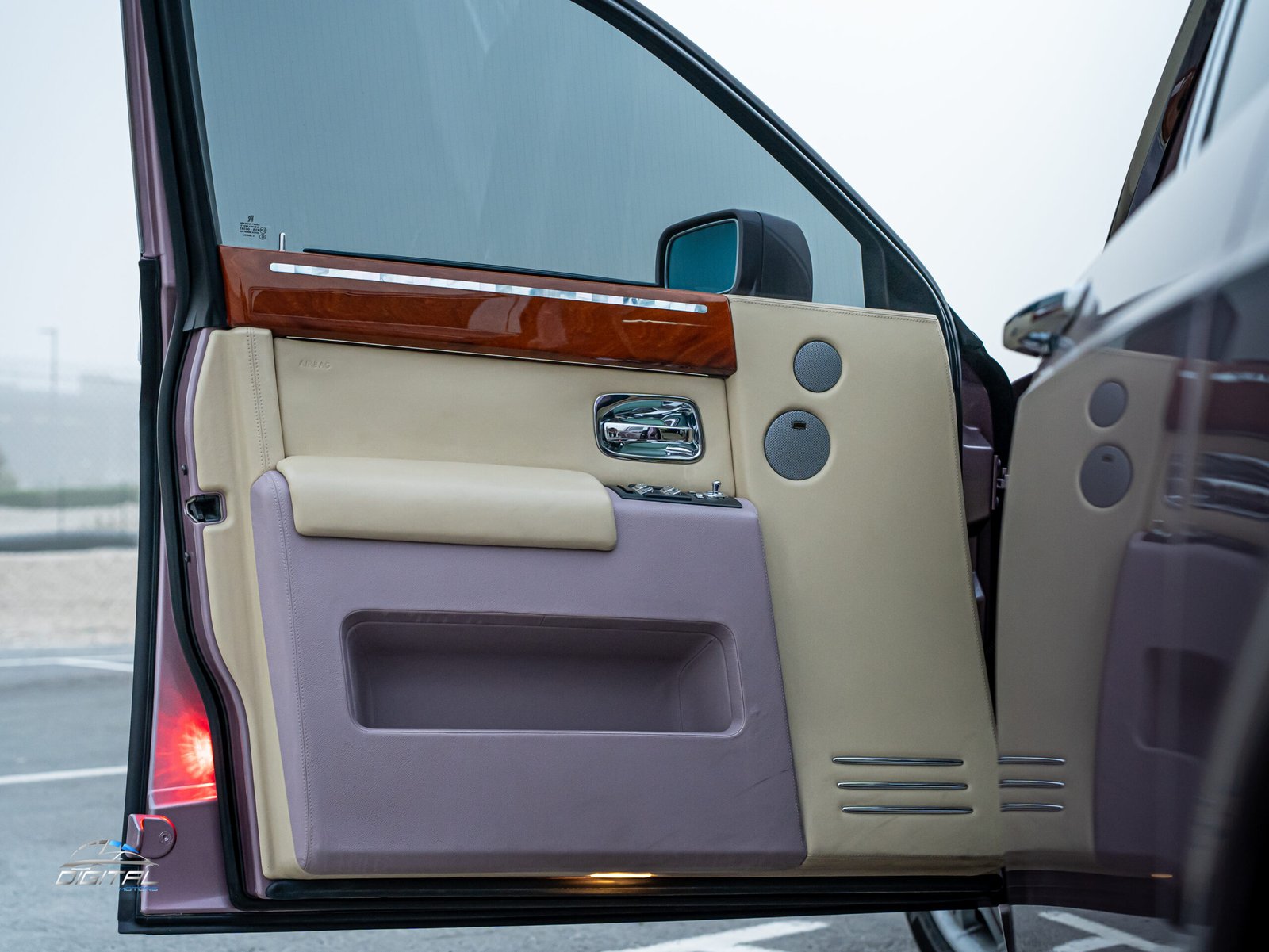 
								Rolls-Royce Phantom full									